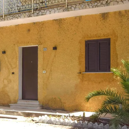 Apartman In With Kitchen